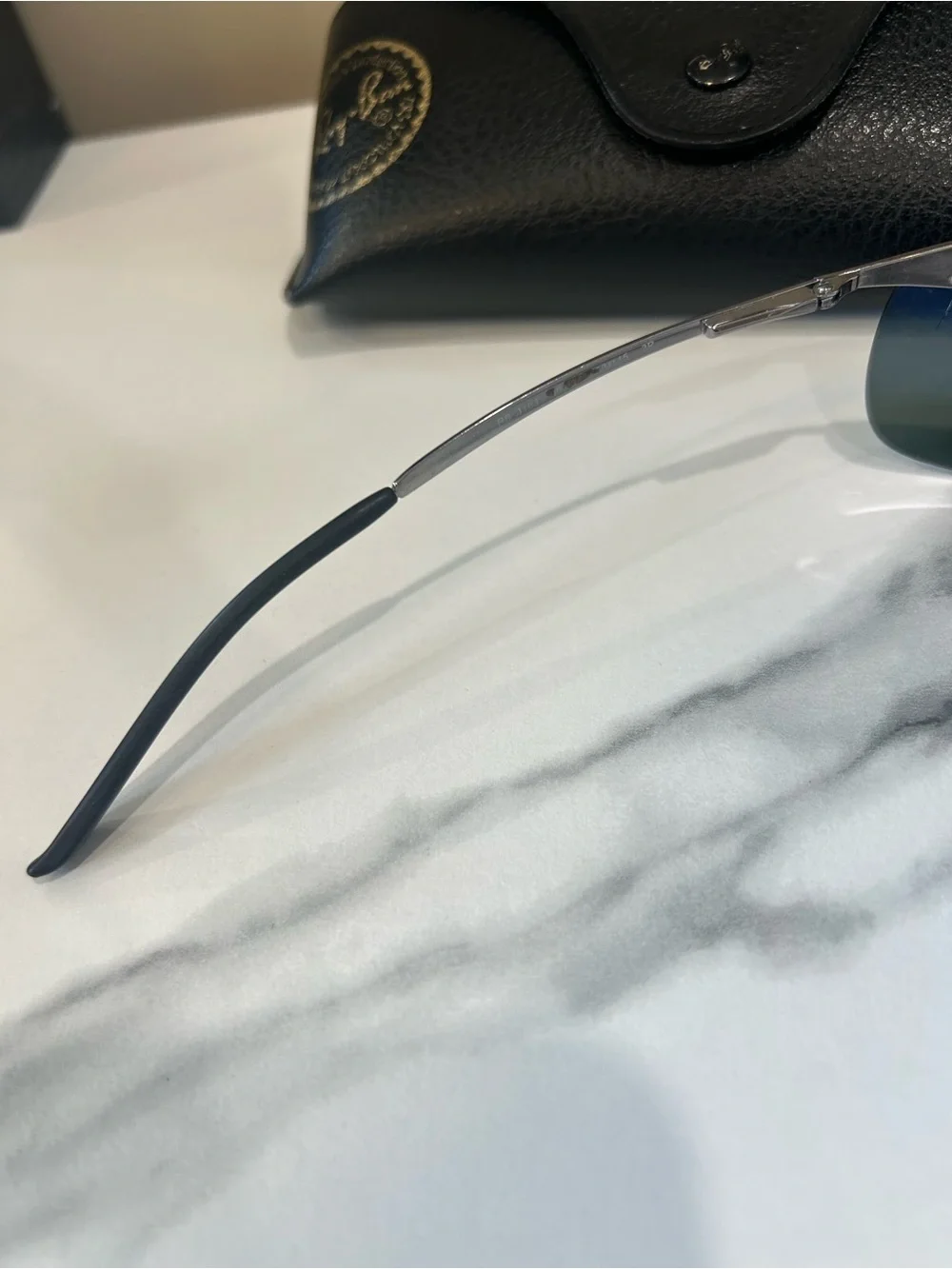 Ray-Ban RB3163 Sleek Polarized Sunglasses + Case 🕶️